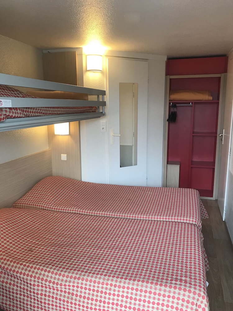 Standard Room, 3 Twin Beds - Photo 2