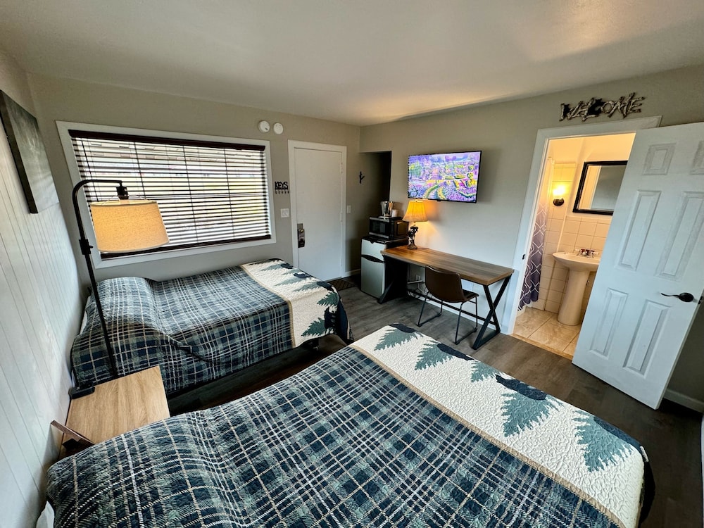 Classic Double Room with One Double Bed and 2 Adults Occupancy (Non Smoking) photo 2
