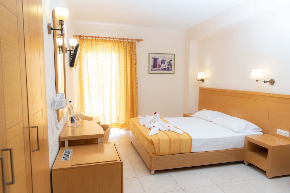 Standard Room, Side Sea View photo 2
