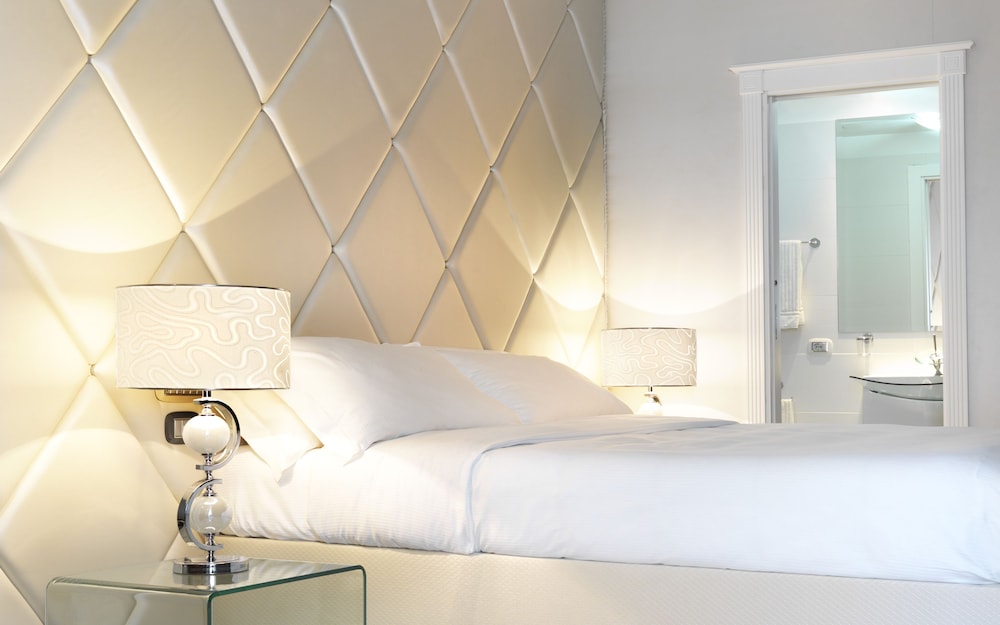 Classic Double Room - Photo 9