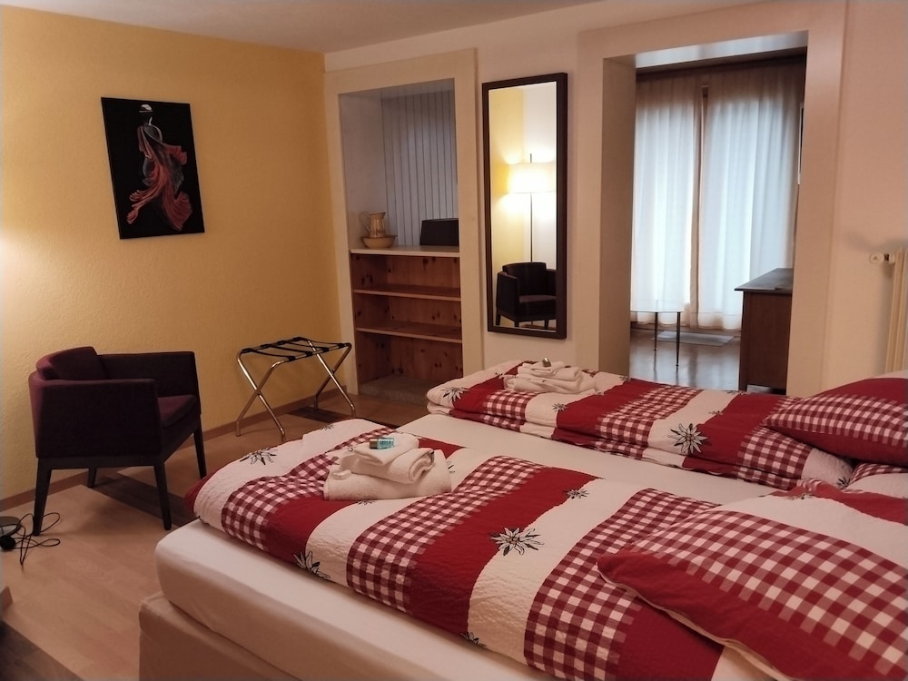 Deluxe Studio Suite, Balcony, Mountain View