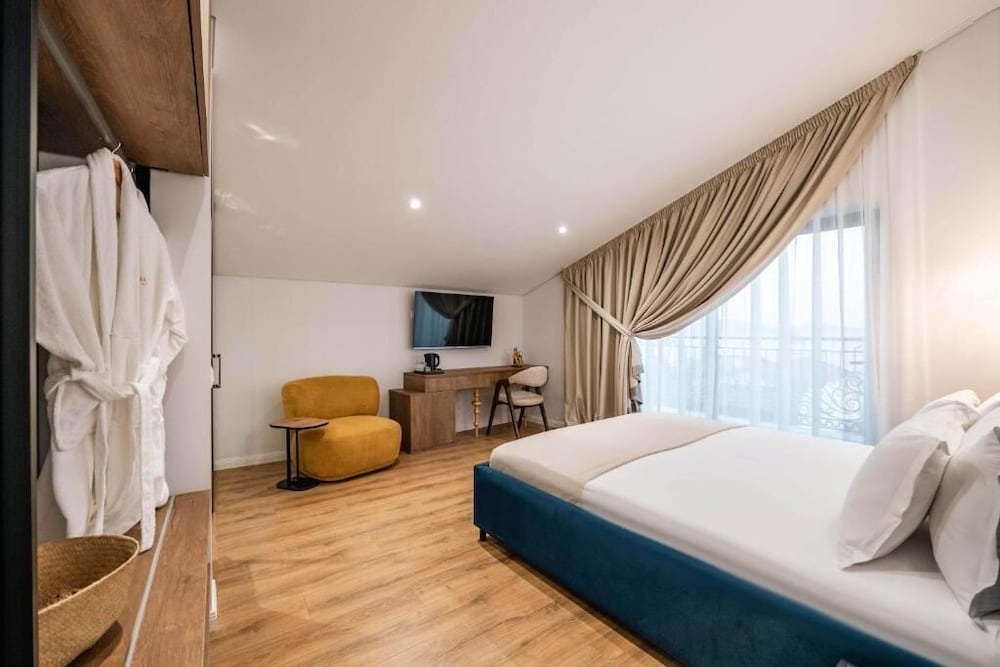Deluxe Suite, Balcony, Sea View