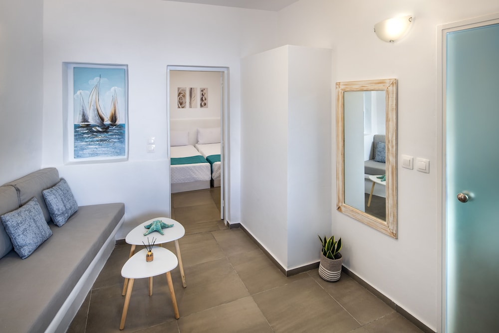 Family Suite semi-private balcony sea view