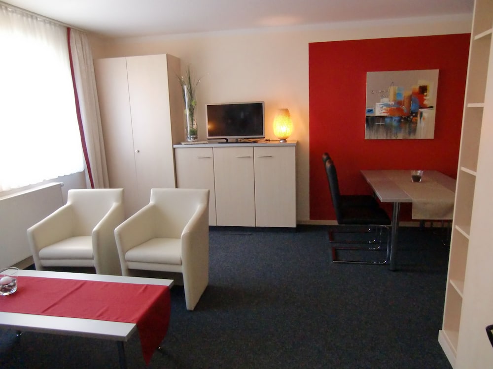 Exclusive Condo, 1 Queen Bed, Kitchen, Ground Floor (300m from main building)