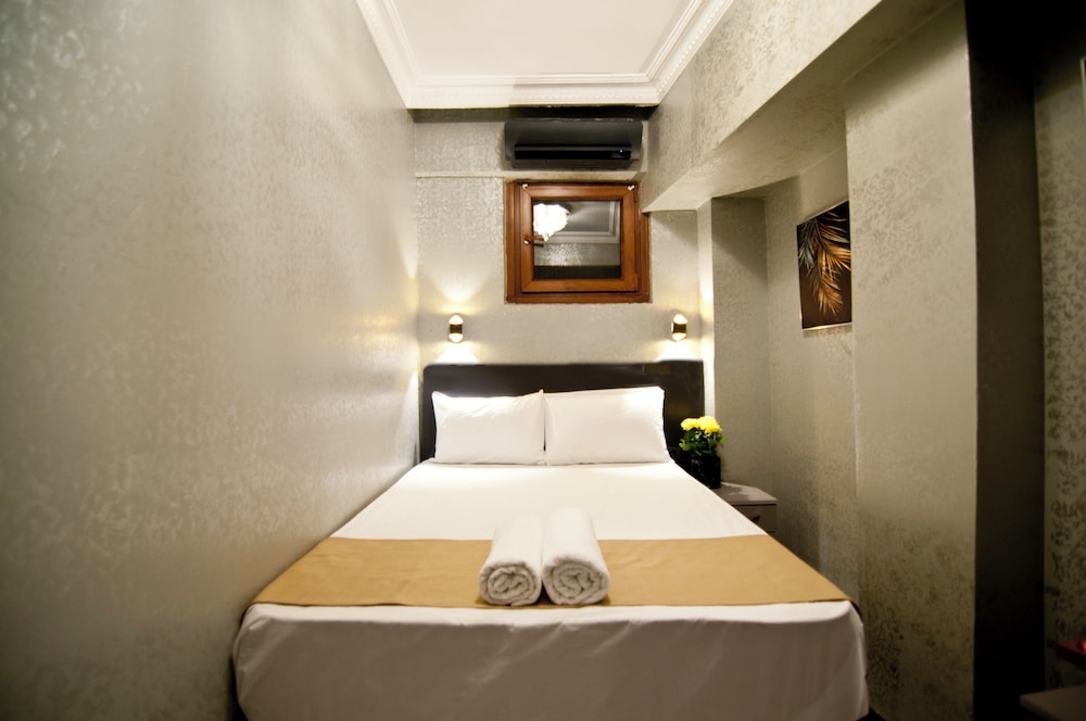 Basic Triple Room photo 2