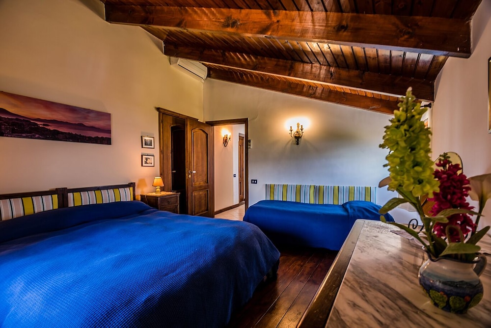 Quadruple Room, Sea View (Camelia) photo 1