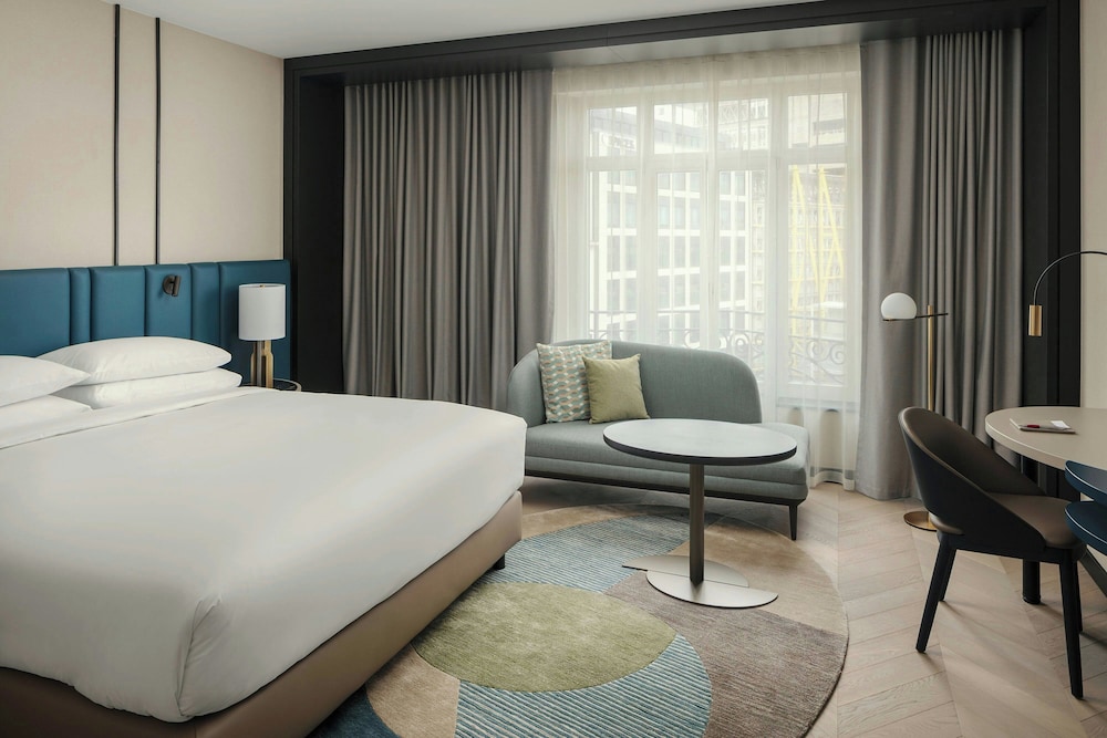 Grand Room, 1 King Bed photo 1