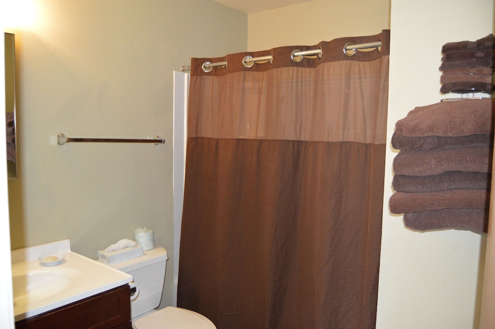 Standard Room, 1 King and 1 Bunk Bed photo 3