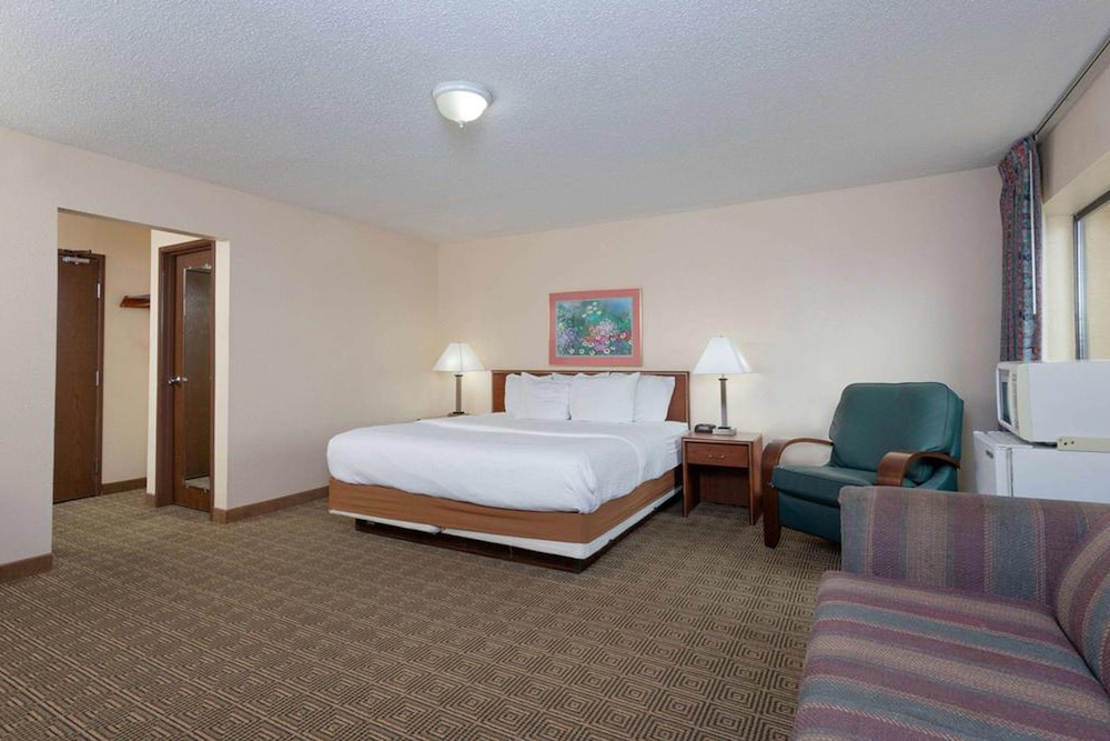 Comfort Room, 1 King Bed, Non Smoking - Photo 3
