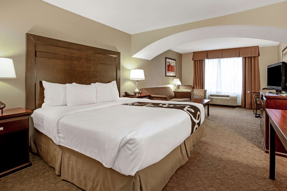 Executive Room, 1 King Bed, Accessible, Non Smoking (Mobility/Hearing Impaired Accessible) - Photo 1