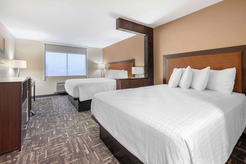 Standard Room, Multiple Beds, Non Smoking, Refrigerator & Microwave photo 1