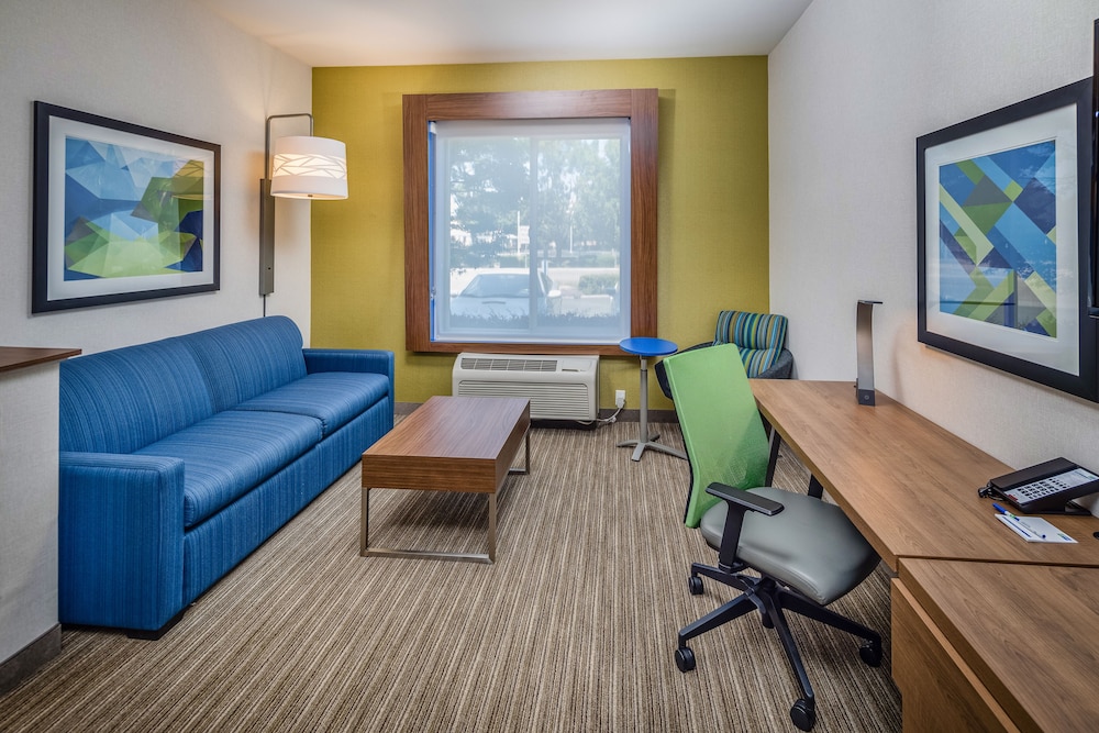 Suite, 1 Bedroom - Photo 4