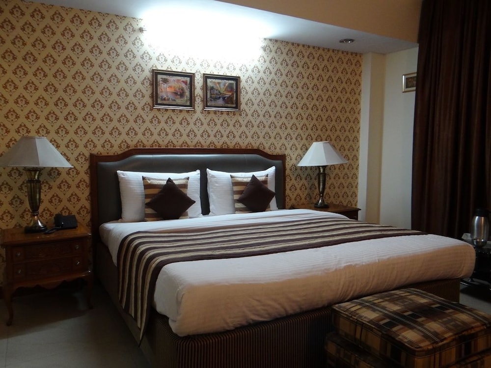 Executive Room - Photo 2