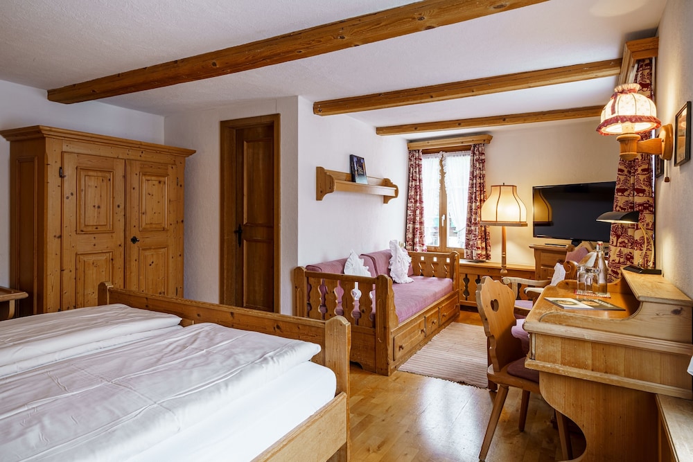 Superior Double Room (Stammhaus /Chalet Enzian) photo 3