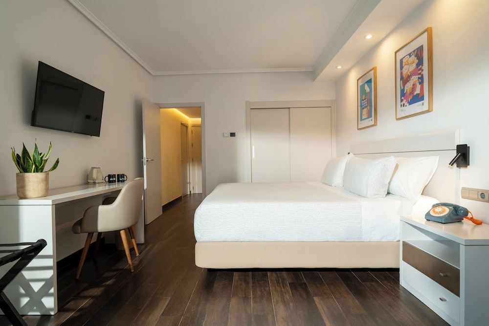 The Innside Connecting Room Harbour View (2+4) thumbnail 5