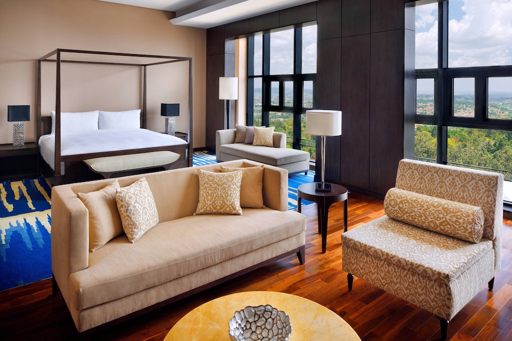 Presidential Suite, 1 King Bed (Balcony)
