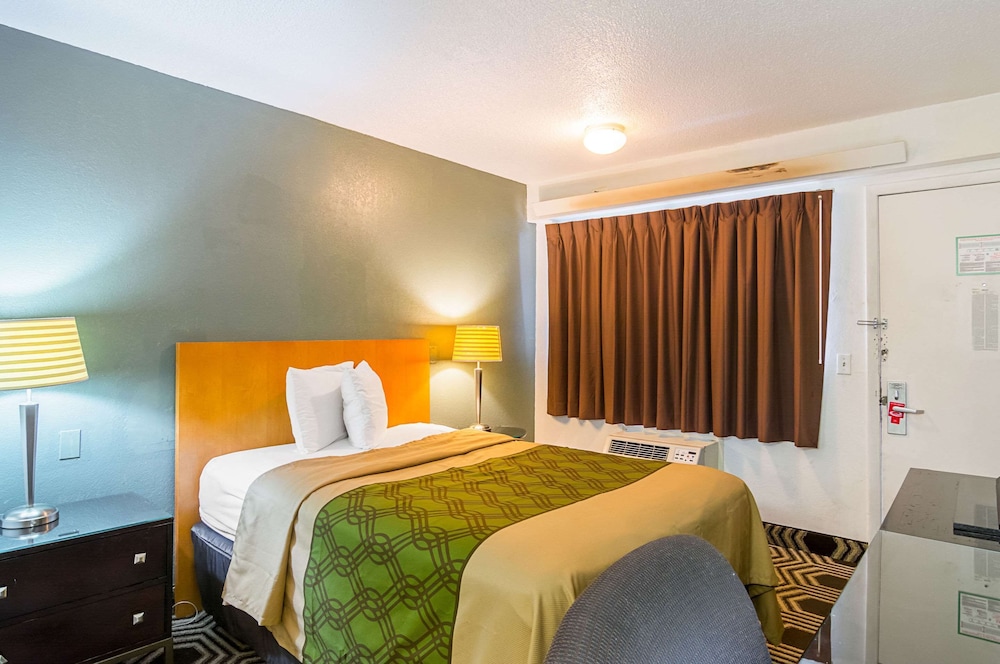 Room, 1 Double Bed, Non Smoking - Photo 11