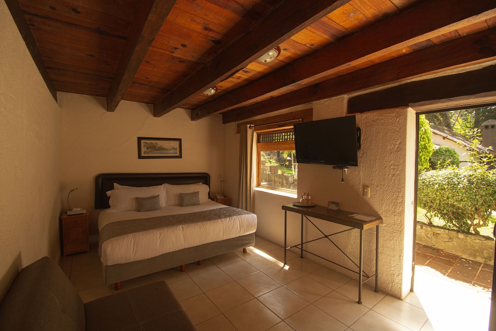 Standard Room, 1 Queen Bed