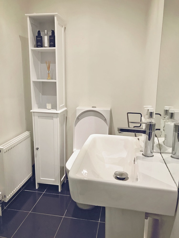 Double or Twin Room, Ensuite, Courtyard View (Pet Friendly Double/Twin) - Photo 5