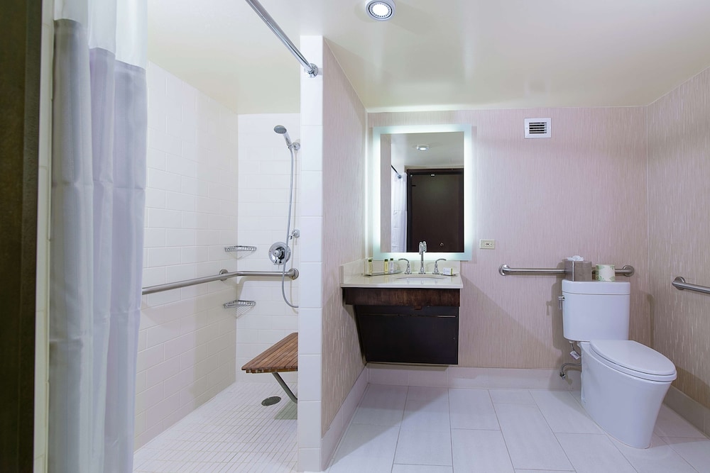 Room, 2 Queen Beds, Accessible, Non Smoking (Roll in Shower) - Photo 4