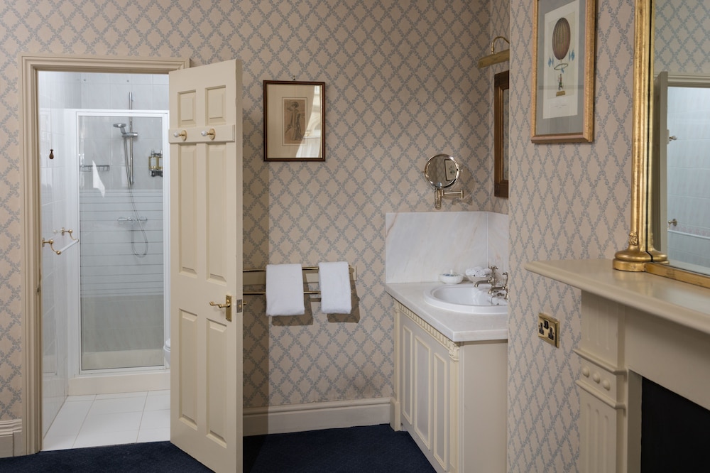 Superior Double Room, Ensuite - Photo 4