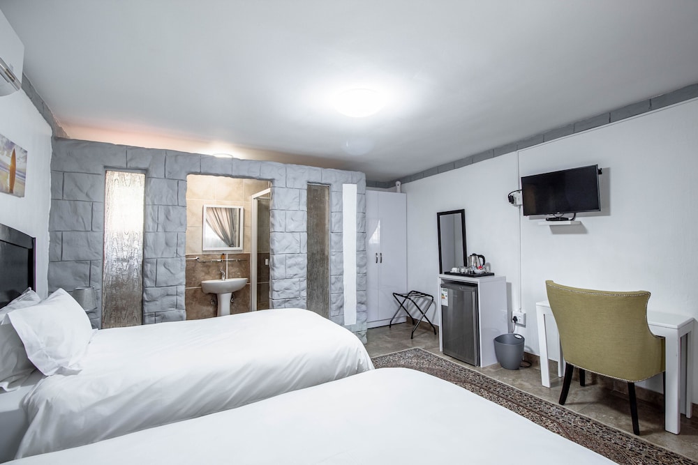 Deluxe Double or Twin Room photo 2