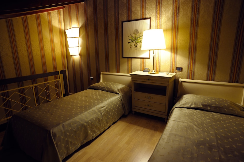 Family Room - Photo 4