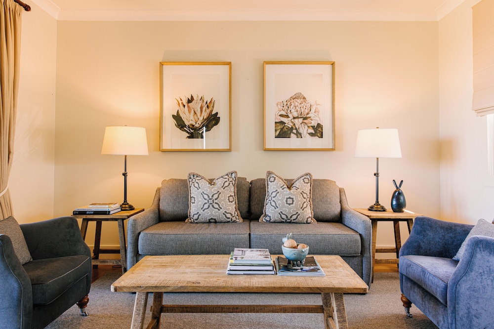 Luxury Suite - Photo 3