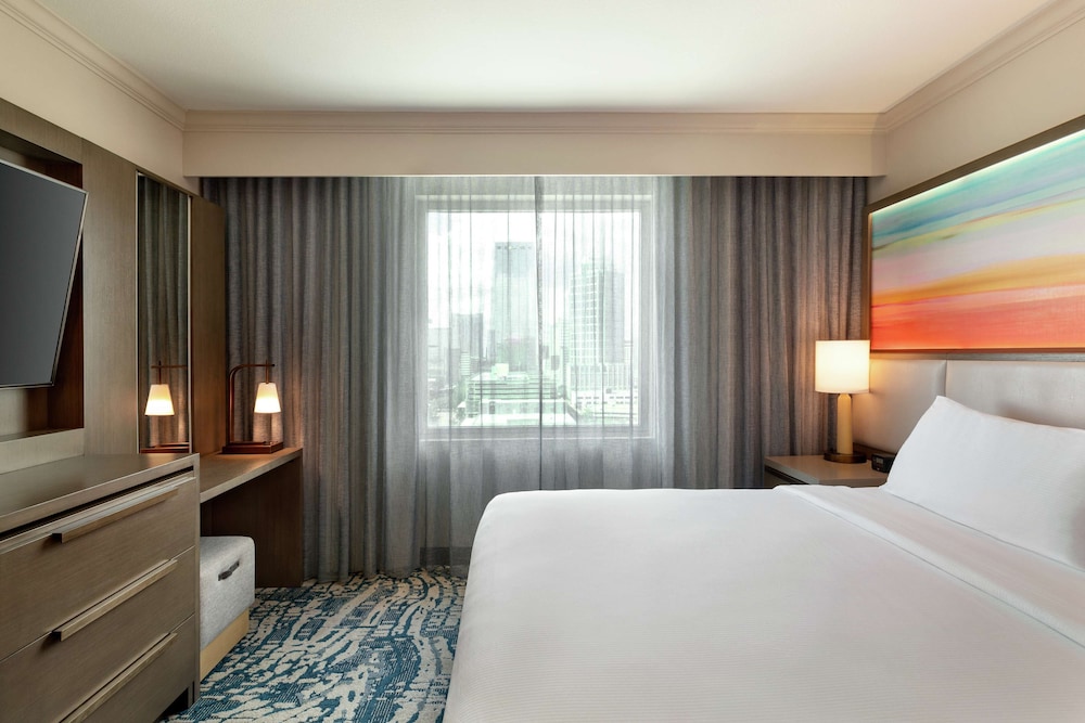 Suite, 1 King Bed, Accessible, Bathtub - Photo 4