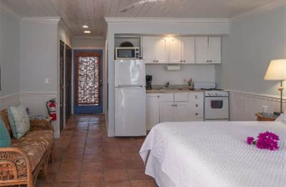 Waterfront Studio Suite (Petrea) photo 1