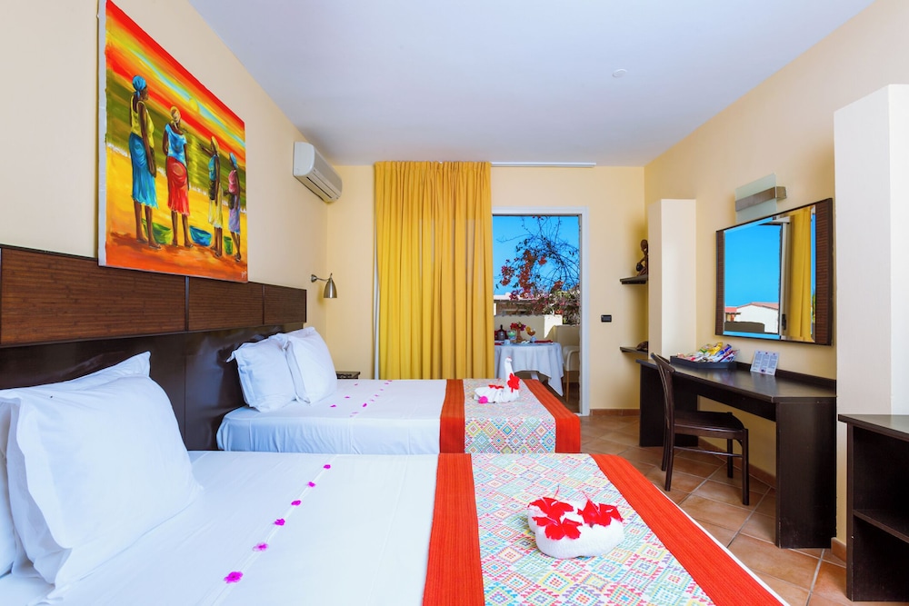 Double Room (2adults,1child)
