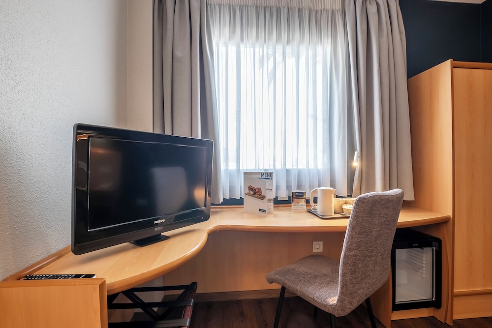 Room - Photo 21