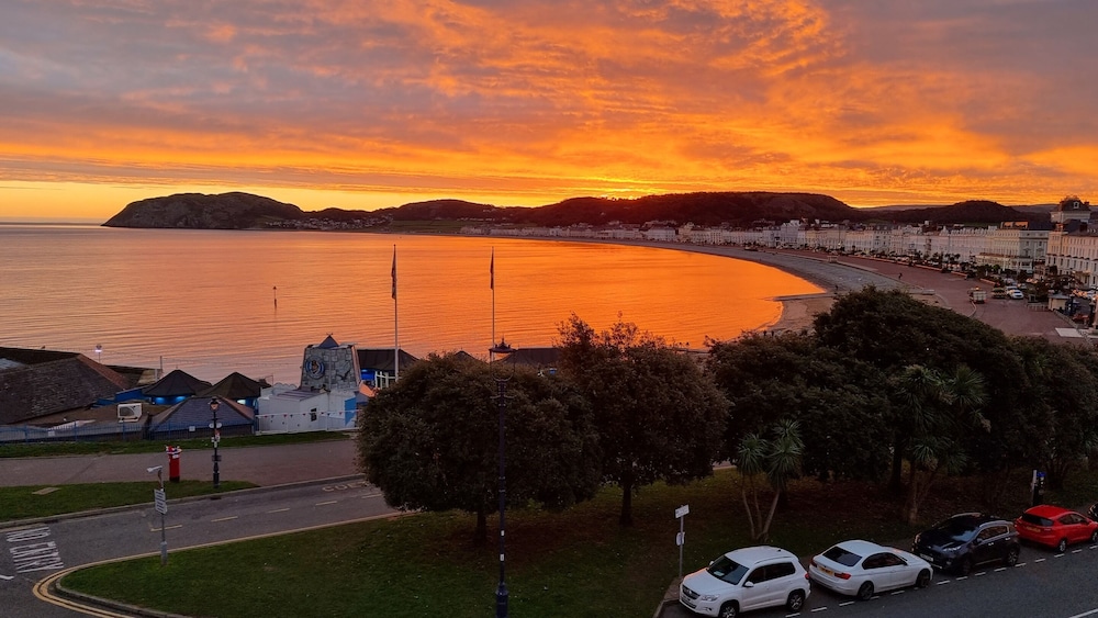 Superior Double Room, Ensuite, Sea View (202)
