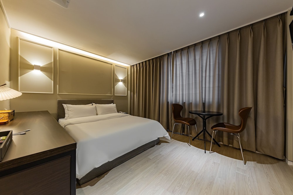 Deluxe Double Room - Photo 1