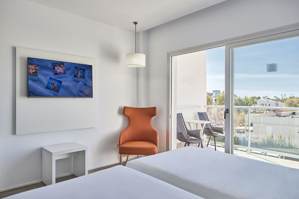 Twin Room, Balcony - Photo 1