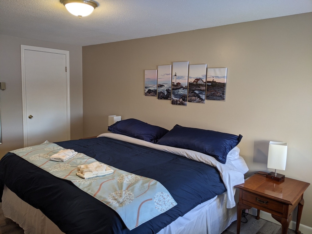 Basic Room, 1 King Bed, Non Smoking, Hill View