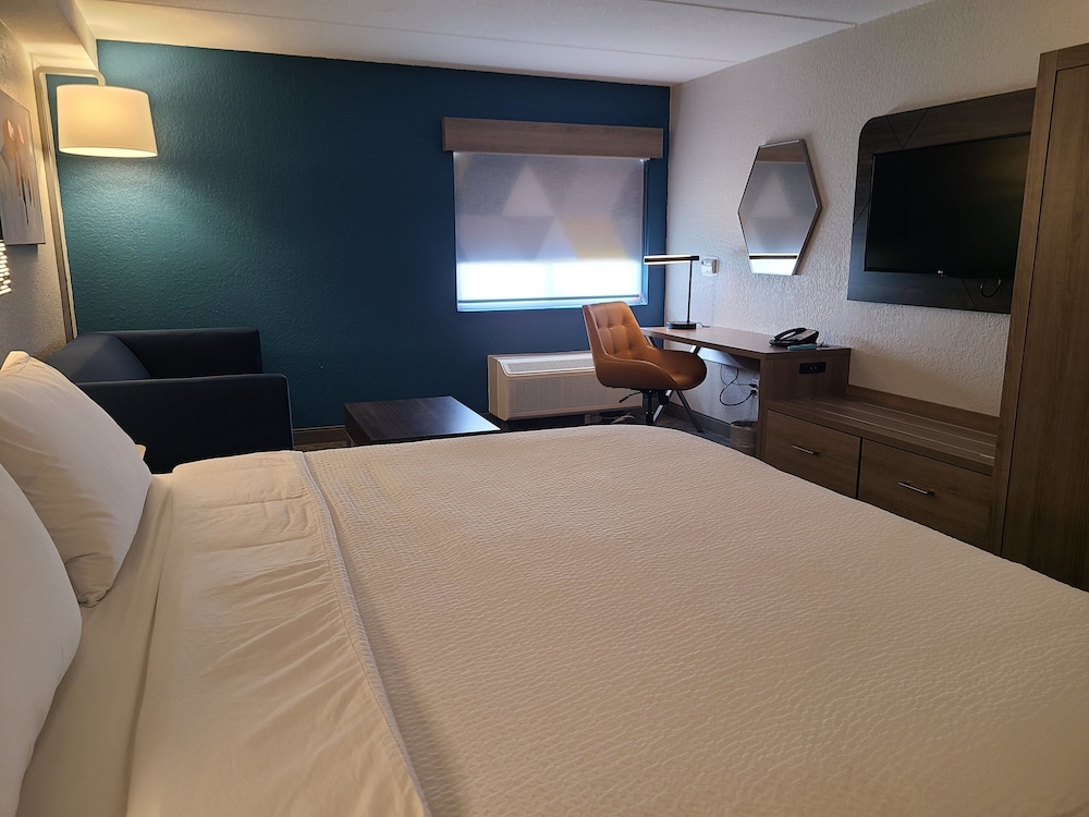 Standard Room, 2 Queen Beds - Photo 7