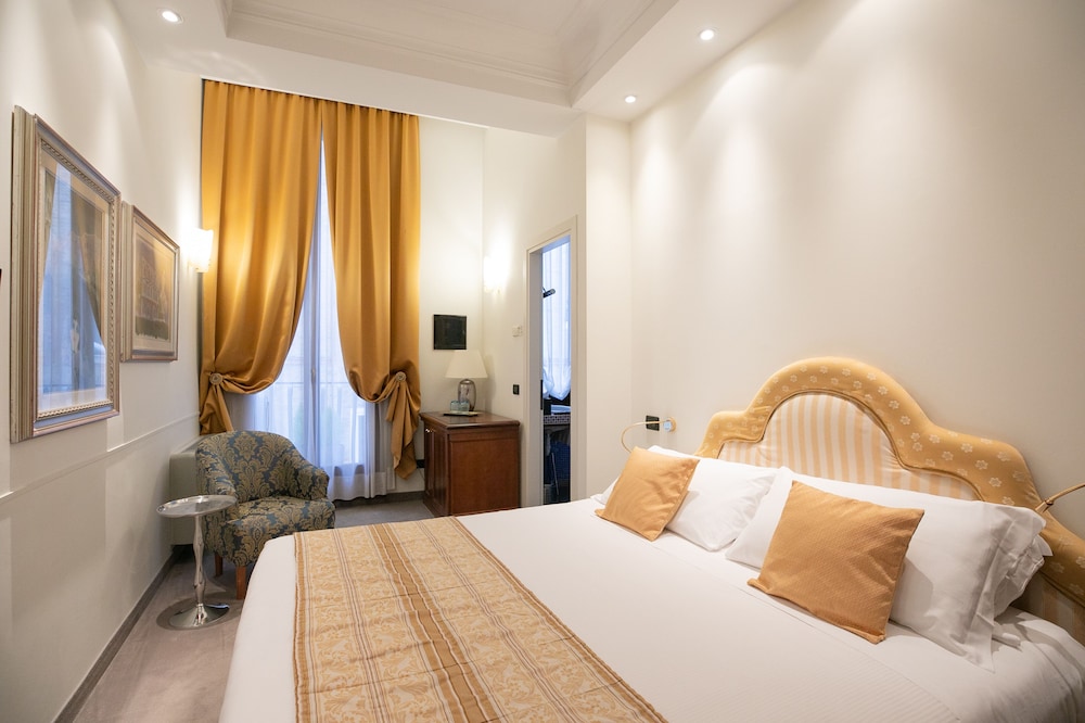 Classic Double Room, 1 King Bed photo 2