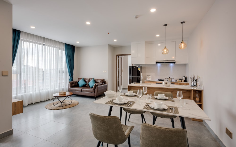 2-Bedroom Apartment with Balcony - Photo 1