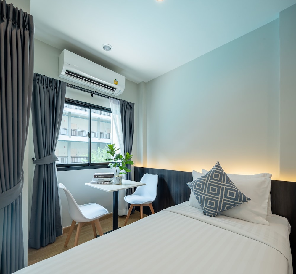 Superior Twin Room, Multiple Beds photo 3