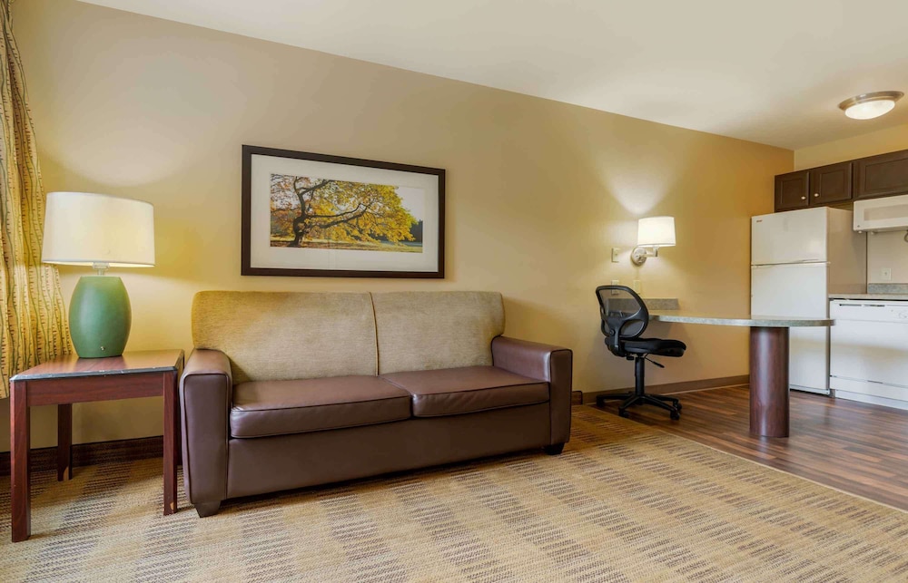 Suite, 1 King Bed with Sofa bed, Non Smoking - Photo 3