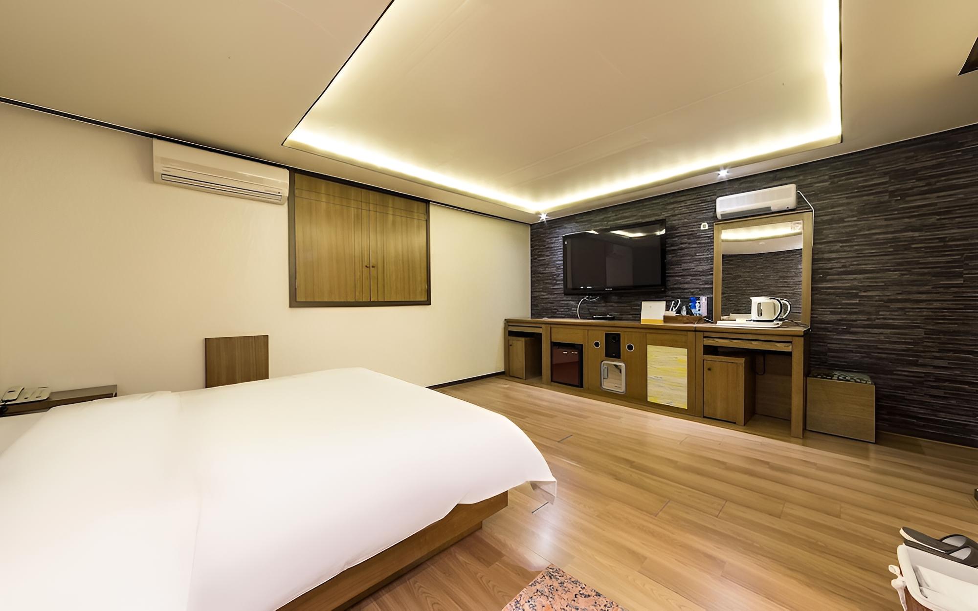 Room (Special Room) - Photo 6