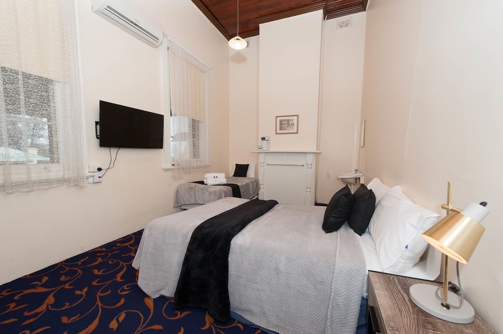 Double bed + 1 single bed