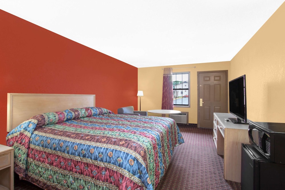 Room, 1 King Bed photo 1