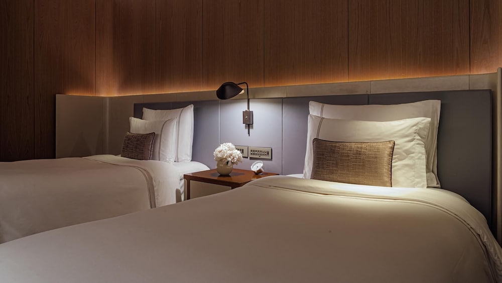 Premier Twin Room (Suite, Scenic Bath)