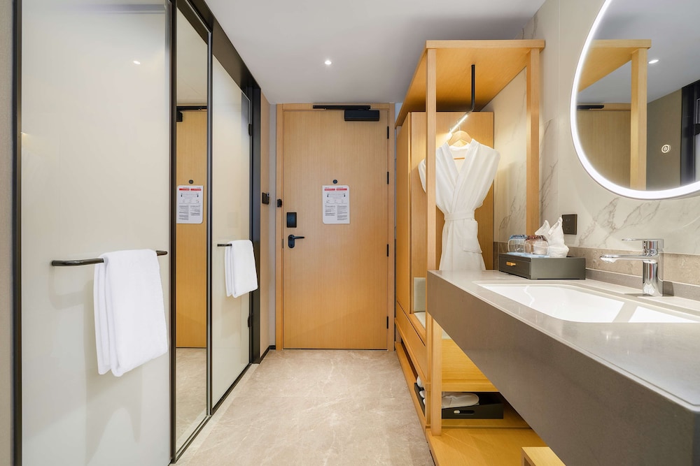 Room, 2 Double Beds, Accessible photo 2