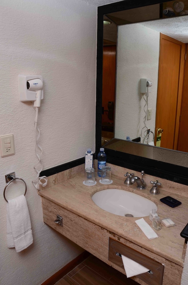 Executive Room, 2 Double Beds - Photo 7