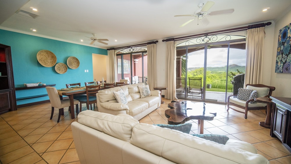 Bougainvillea 4 bedroom Luxury Condo - Reserva Conchal photo 3
