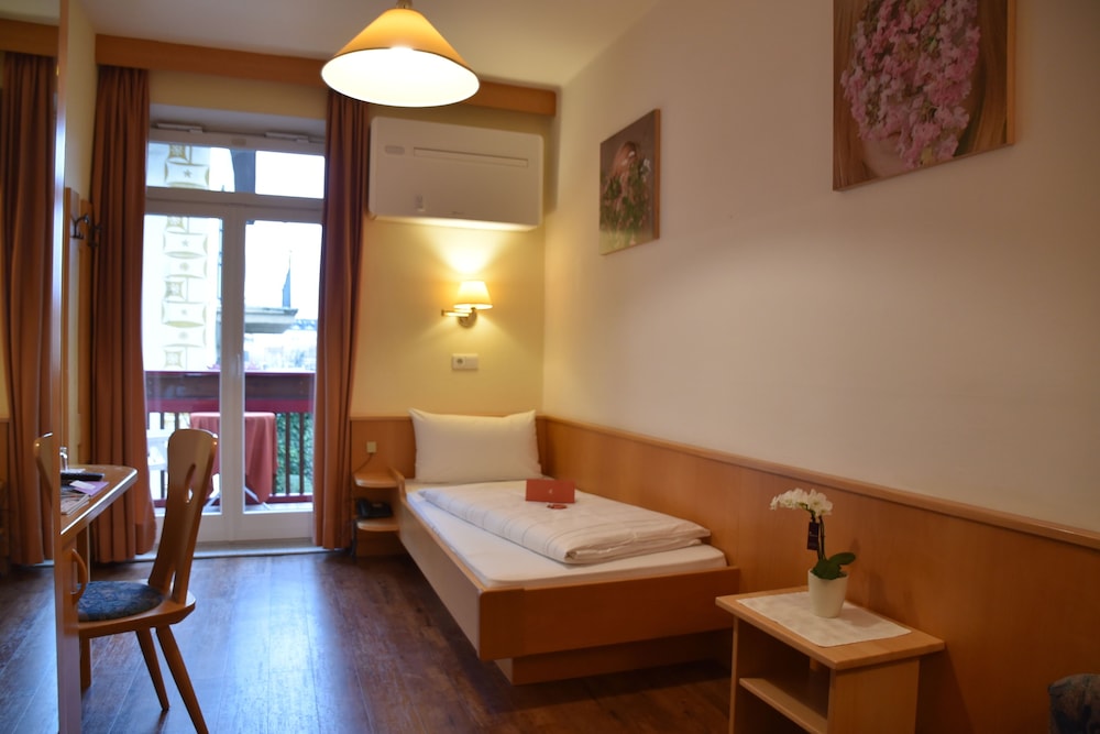 Single Room, Balcony