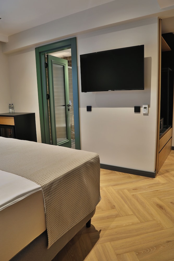Comfort Zimmer – 1 Kingsize-Bett, Stadtblick thumbnail 6